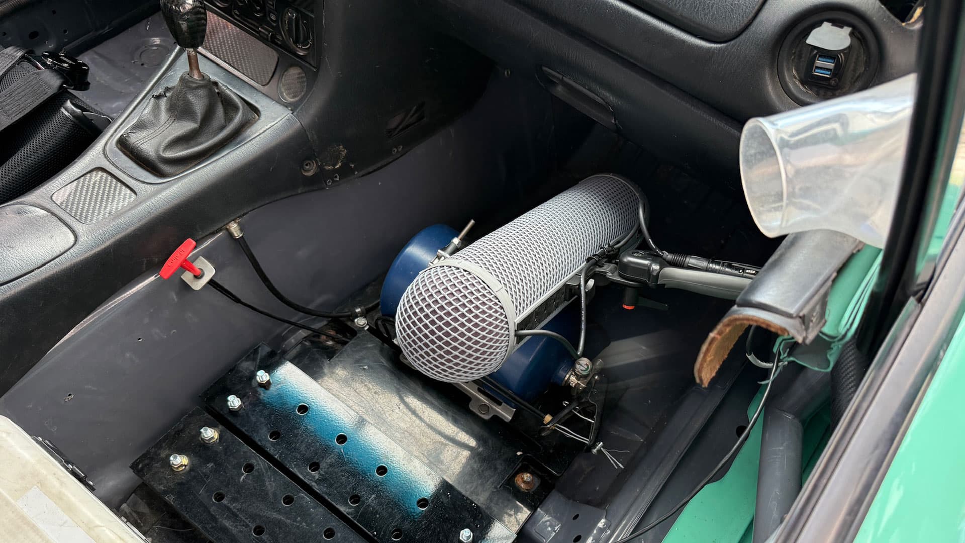 Ambisonic audio capture for immersive racing documentary